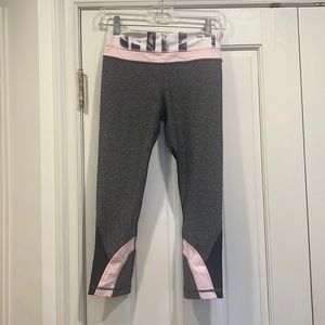 Lululemon pink grey leggings work out pants capri cut